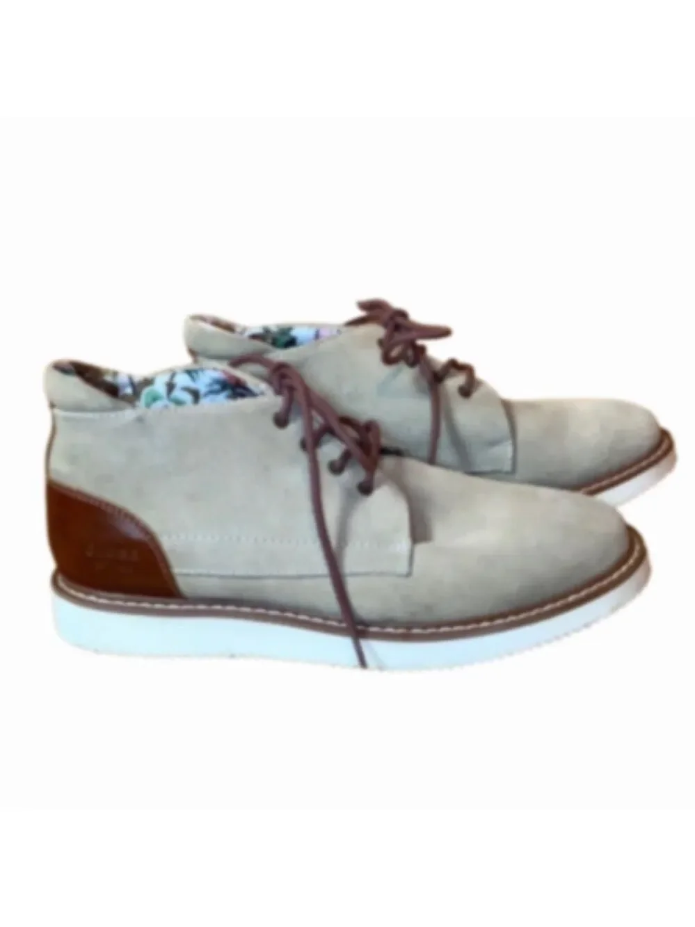 Globe Australia Daley tan suede chukka boots / shoes Size 8